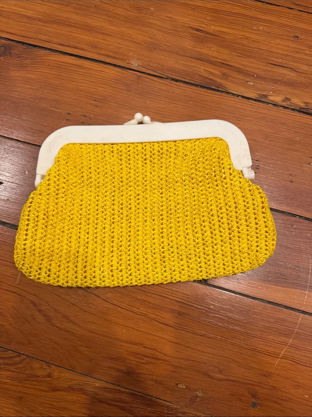 Vtg yellow straw clutch